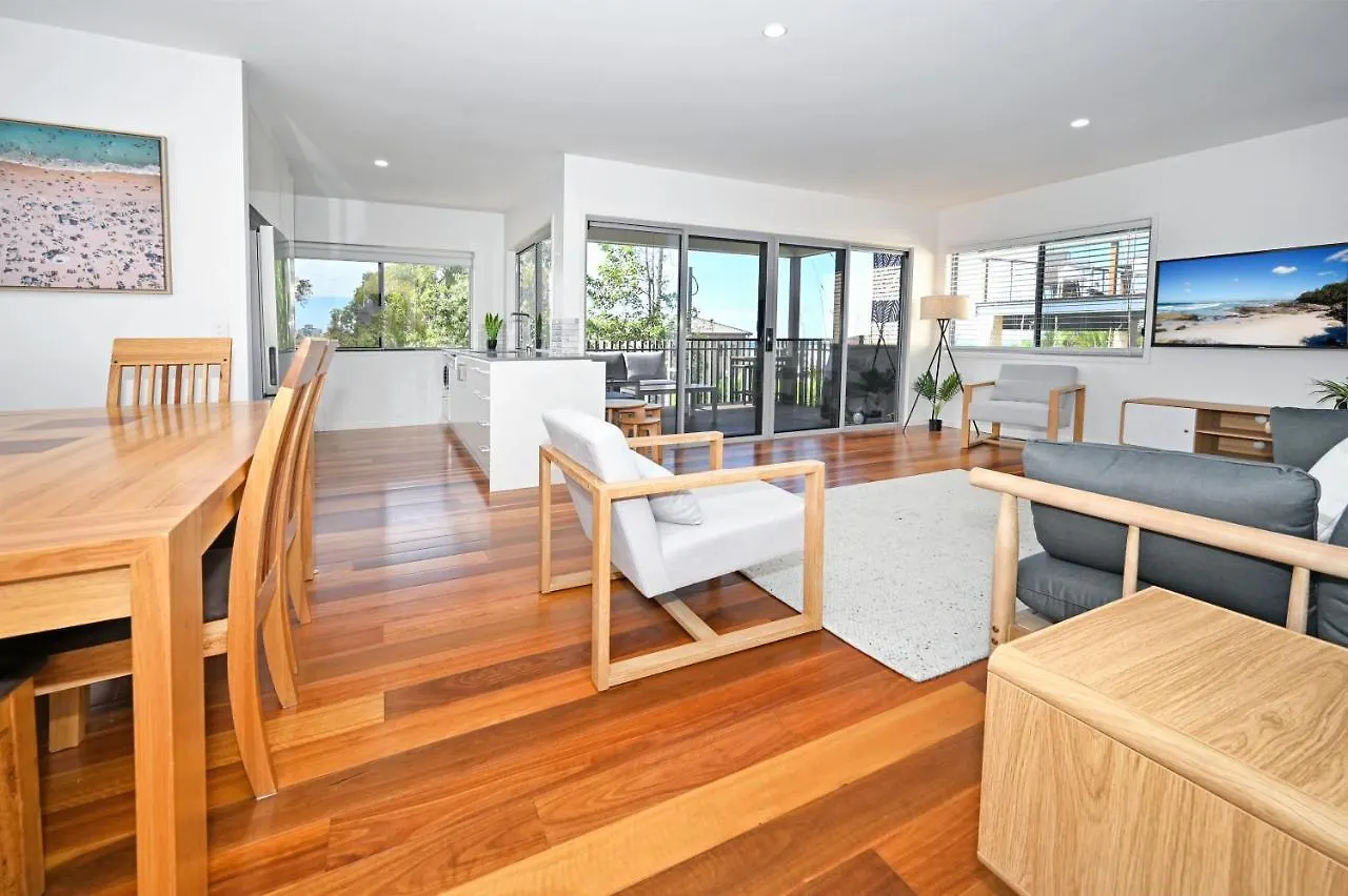 Spacious New 2 Bedroom Kings Beach Townhouse Zf2 Caloundra