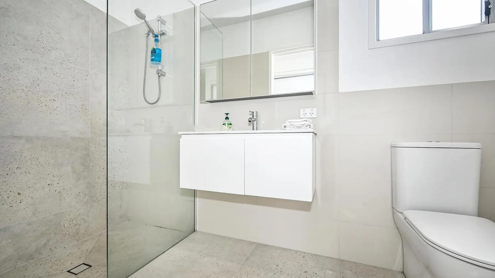 Spacious New 2 Bedroom Kings Beach Townhouse Zf2 Caloundra