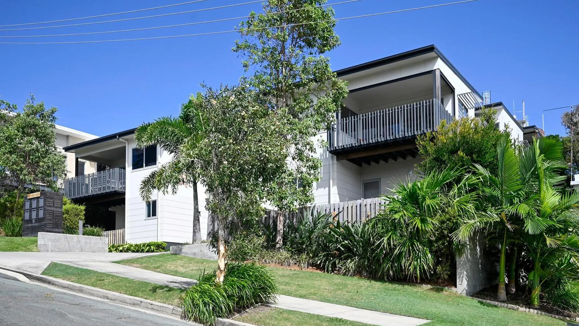 Spacious New 2 Bedroom Kings Beach Townhouse Zf2 Caloundra